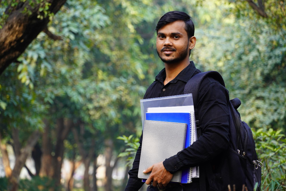 indian-student-images-student-with-books-bag